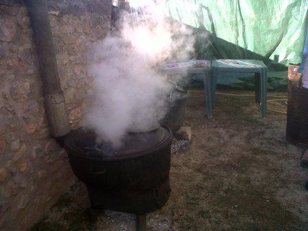 Olla fumejant del tradicional Cuinat de Pi (escudella barrejada) per Santa Eulàlia